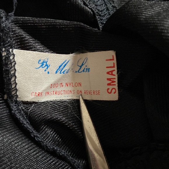 Mei Lin 1980’s black waist half slip knee length side slit midi small nylon lace - Picture 5 of 6